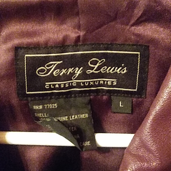 A jacket - Picture 3 of 3